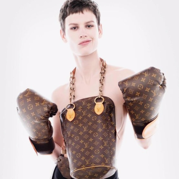 Louis Vuitton Handbags - **Hit me up w/ an offer: Let's go a few rounds**